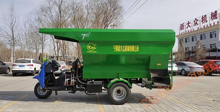 9SL-7 material scattering truck